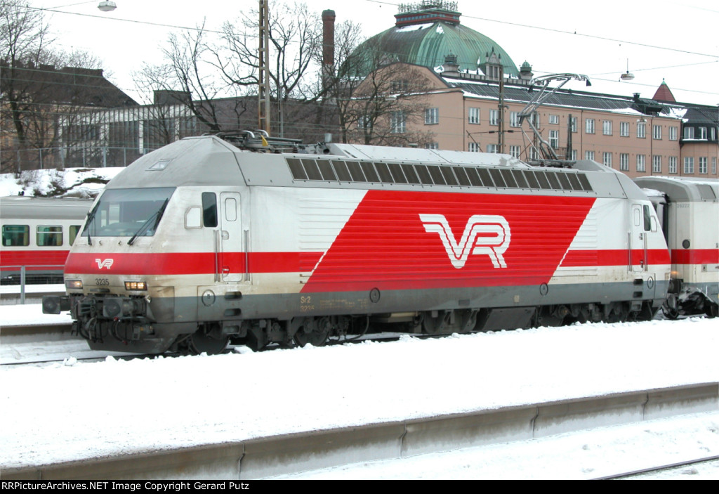 VT Sr2 #3235 Leading Train